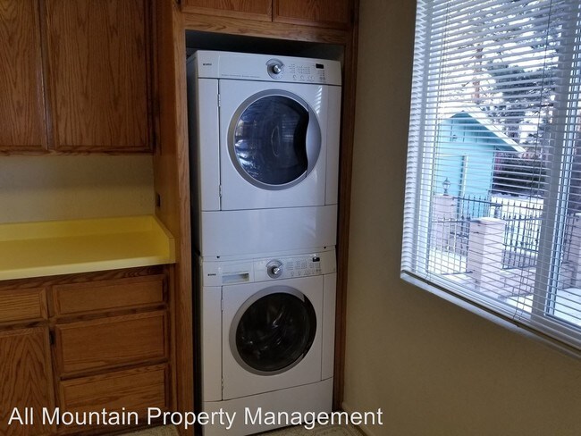 Building Photo - 3 br, 2 bath House - 1045 E. Country Club