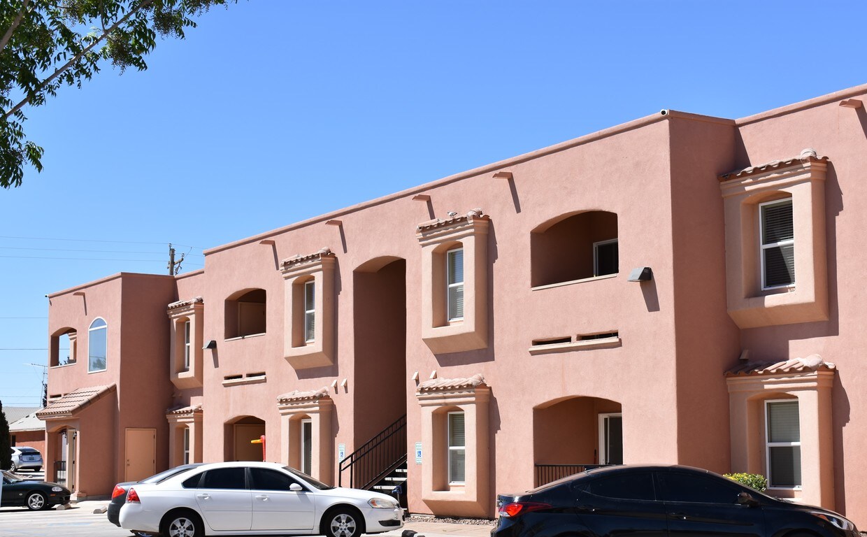 Building Photo - 6325 Reynolds Dr
