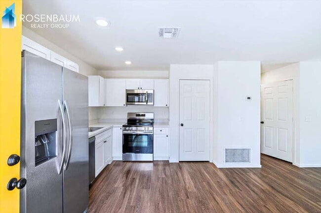 Building Photo - 1106 E Papago St