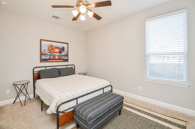 Foto del edificio - 1223 W 19th St