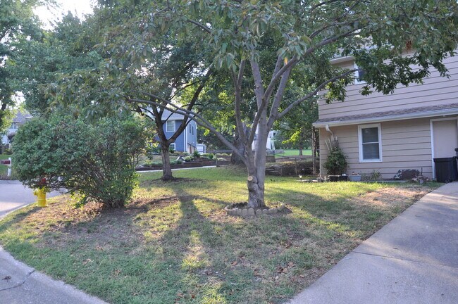 Building Photo - 836 S 131st St