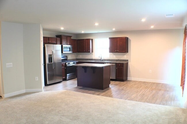 Photo - 105 S Peak Dr House