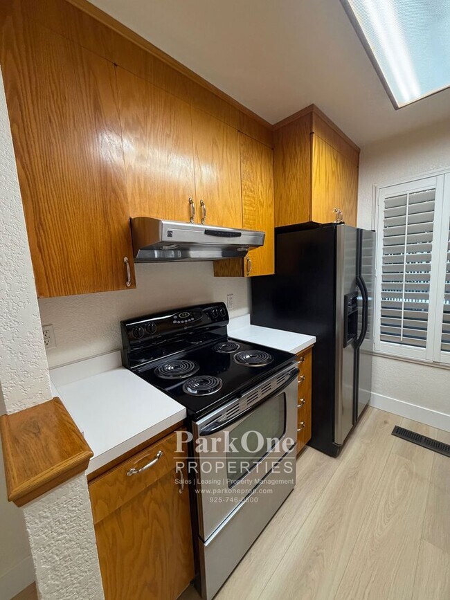 Foto del edificio - Two Bedroom Town House Walking Distance to Downtown Lafayette