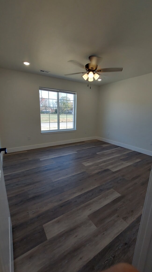 Building Photo - 1721 Talon St