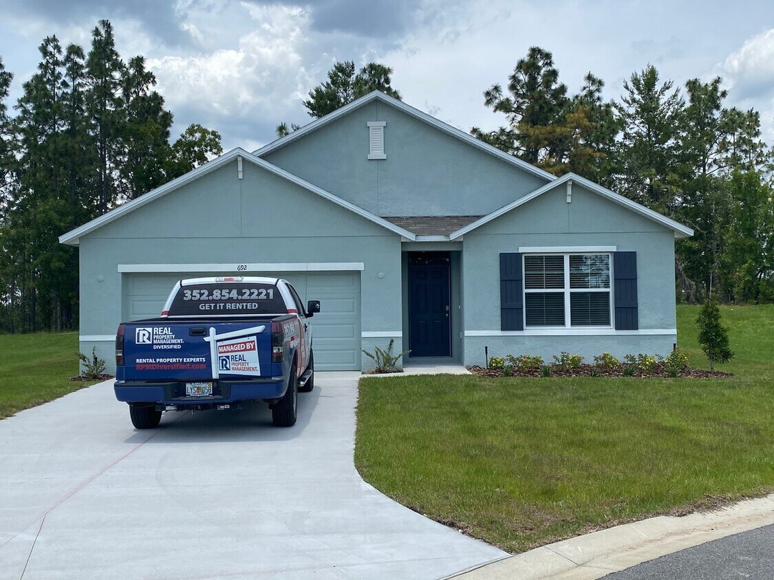 Foto principal - Desirable SE Ocala Neighborhood - Lake Dia...