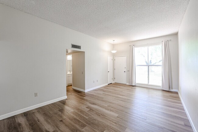 Foto del edificio - Adorable 2 bedroom, 2 bathroom