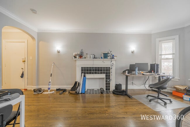 Foto del edificio - 6510 N Hamilton Ave