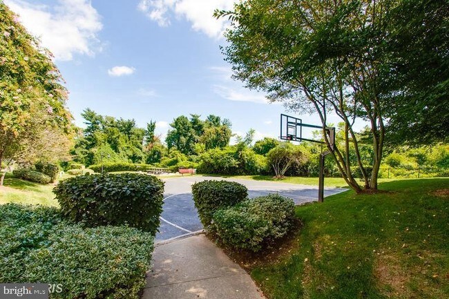 Foto del edificio - 1591 Spring Gate Dr