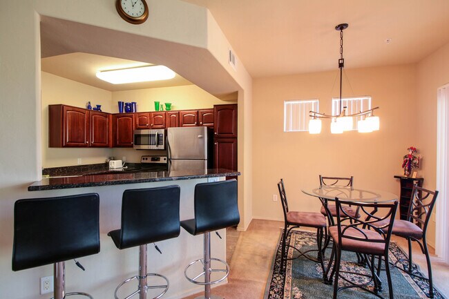 Foto del edificio - 2550 E River Rd