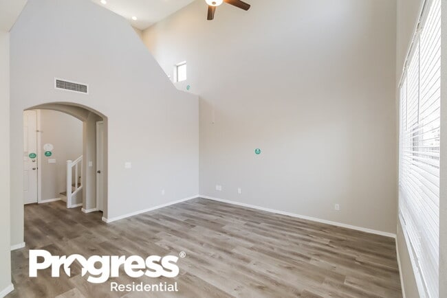 Building Photo - 1303 S Mansard