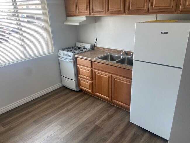 Building Photo - Studio apartment with all utilities paid!