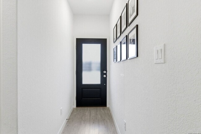 Foto del edificio - 6067 Draw Lp