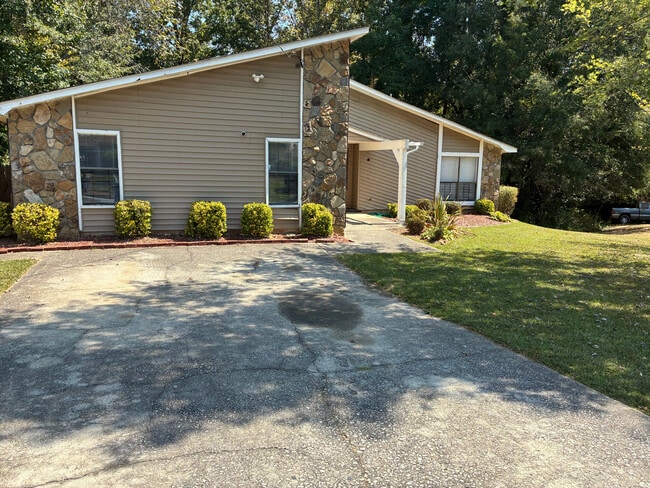 Building Photo - Room in House on Beethoven Cir
