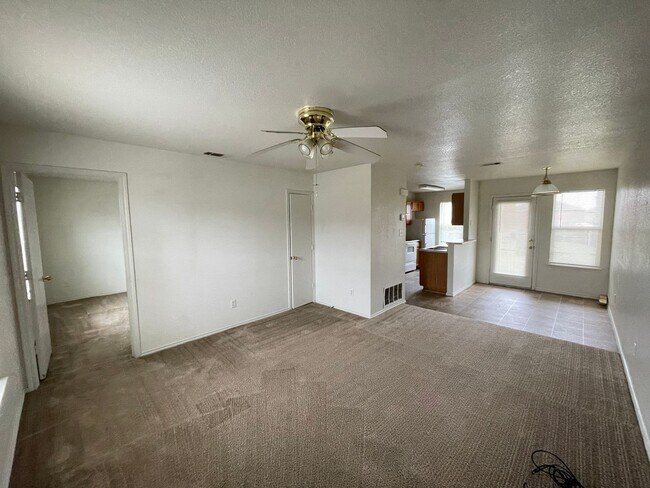 Foto del edificio - 5706 Redstone Dr