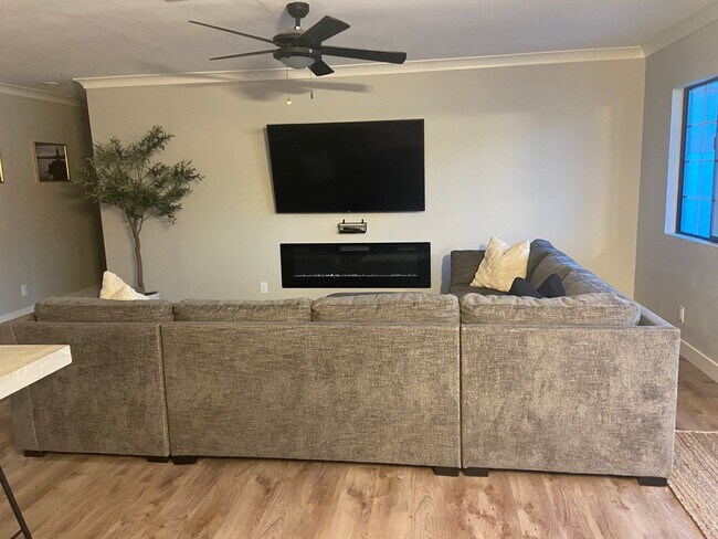 Foto del edificio - Long term Furnished Pool home Available Ap...