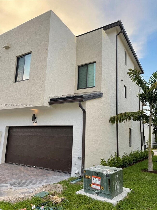 Foto del edificio - 8118 NW 42nd St