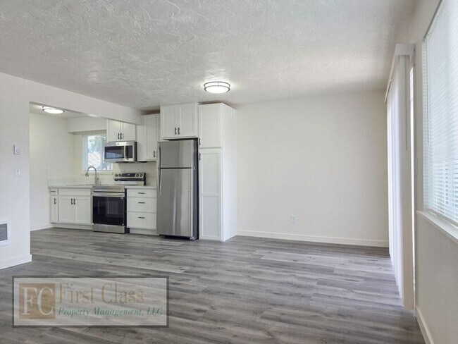 Foto del edificio - 12345 SW Hall Blvd