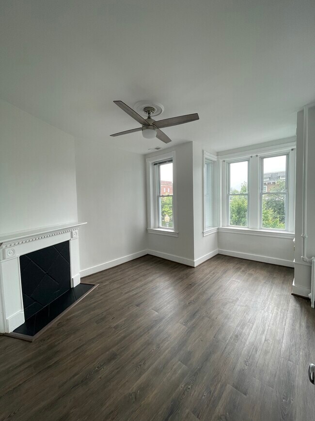 Foto del edificio - 1332 E St NE