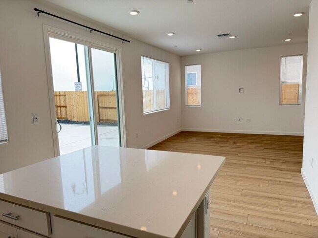 Foto del edificio - 8333 Mincey Wy