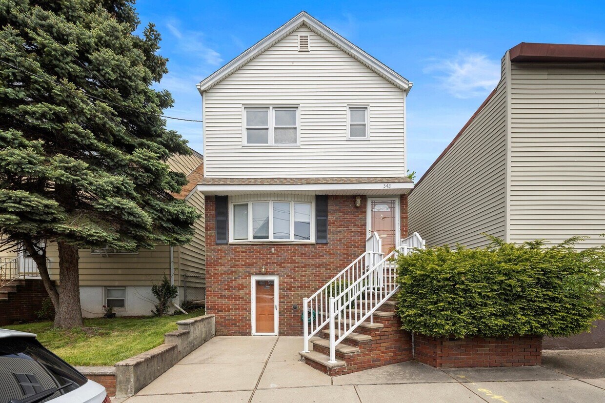 342 Centre Ave, Secaucus, NJ 07094 House Rental in Secaucus, NJ