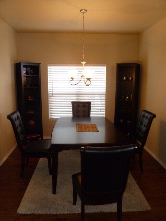 Foto del edificio - Beautiful 4 Bedroom Home in Broadmoor View