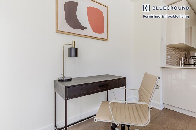 Foto del edificio - 450 W 42nd St