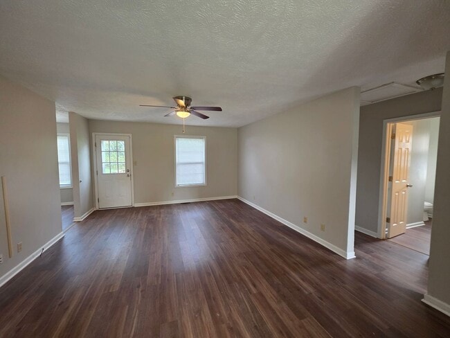 Building Photo - SPECIAL 1/2 OFF 1st Month's Rent!!!!