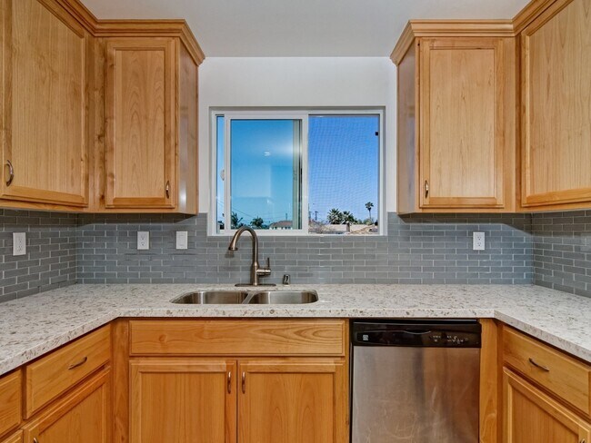 Foto del edificio - 6372-6378 Inman St