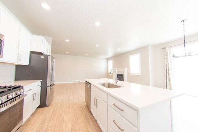 Foto del edificio - 3880 Safflower Dr