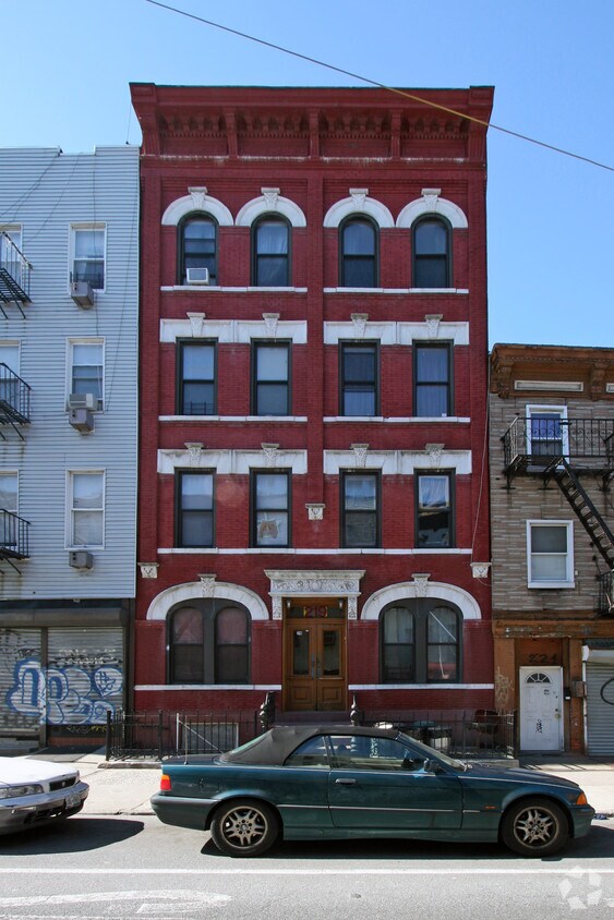 Primary Photo - 219 Manhattan Ave