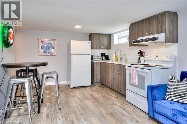 Building Photo - 40 Brunswick Ave