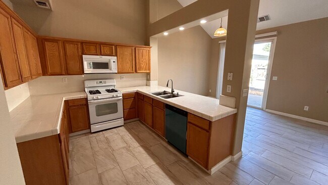 Building Photo - 765 Brittanyann Ln