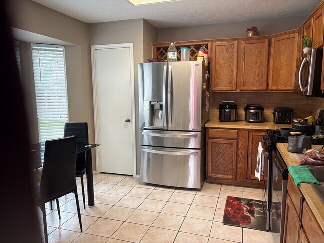 Building Photo - 16307 Leamington Ln