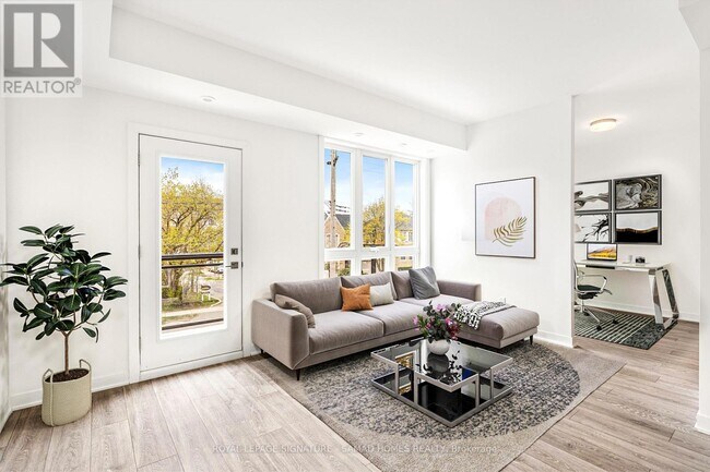 Photo du bâtiment - 4035-4035 Hickory Dr
