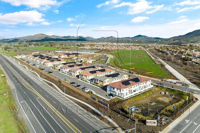 Building Photo - Dreamy 2-Story, 3 Bed/2.5 Baths Townhome In New Community!