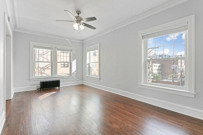 Foto del edificio - 1059 W Glenlake Ave