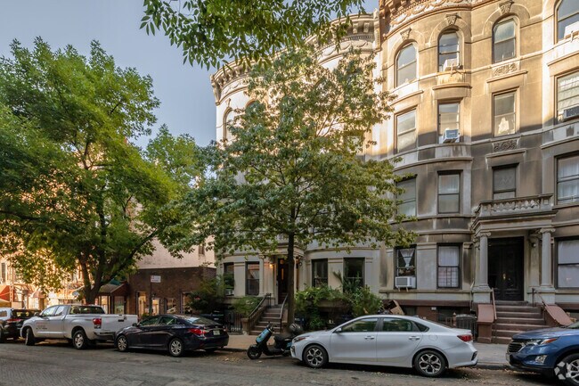 Building Photo - 465 4th St