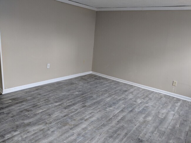 Building Photo - 16569 Royal Ct