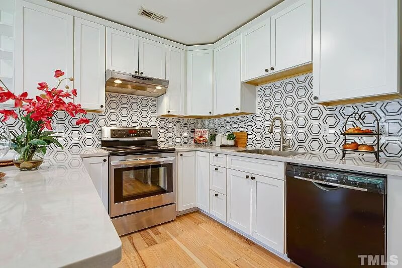 Foto del edificio - 2409 Village Grove Rd