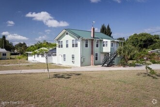 Building Photo - 1708 Oak St