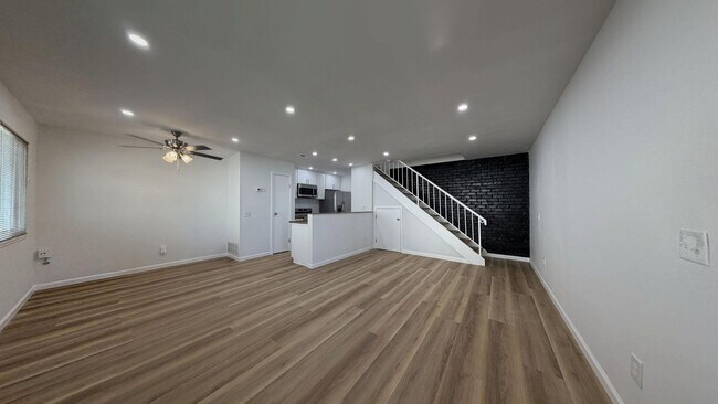 Foto del edificio - 3532 Rainbow Ln