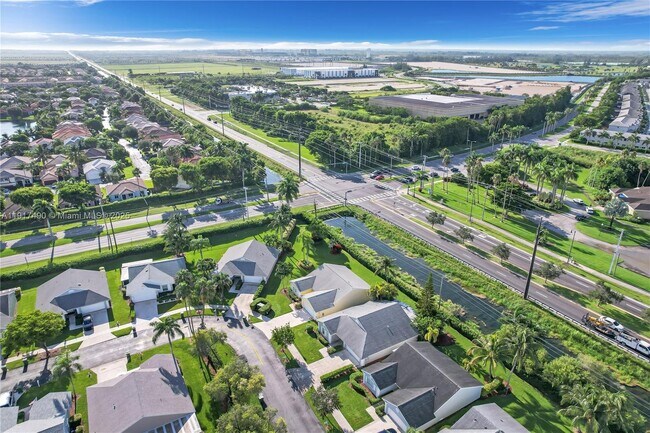 Foto del edificio - 2730 SE 7th Pl