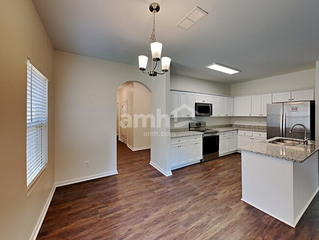 Building Photo - 351 Shady Glen