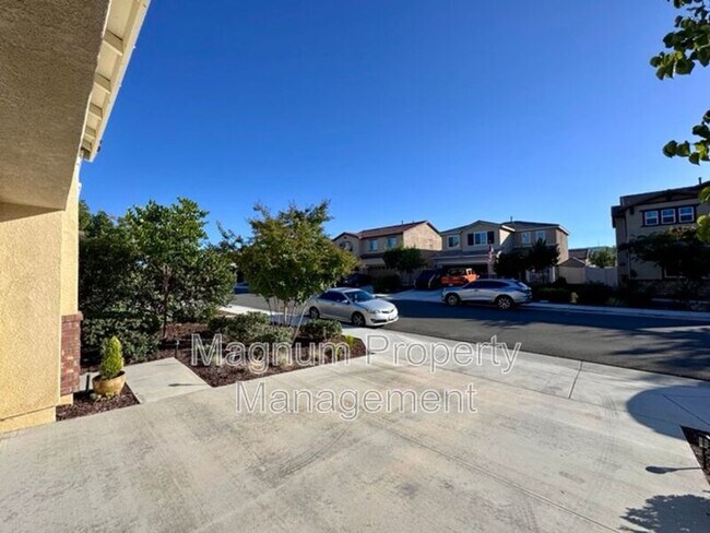 Foto del edificio - 24282 Red Spruce Ave