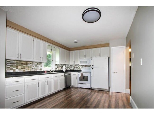 Building Photo - 8613 Zenith Rd