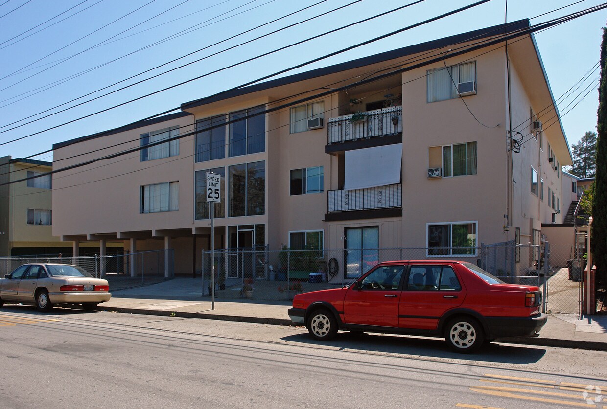 Primary Photo - 550 Charter St