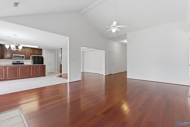 Foto del edificio - 134 Garden Brook Dr