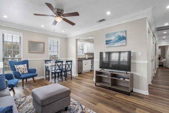 Building Photo - 426 Russell Ave