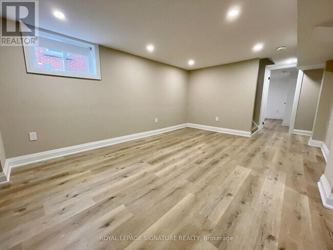 Photo du bâtiment - 282 E 18th St