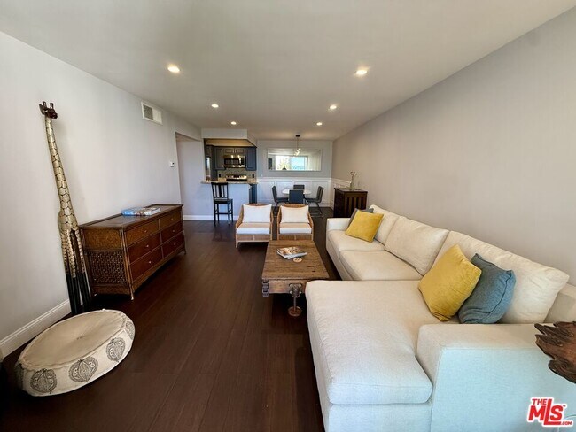 Foto del edificio - 8530 Holloway Dr